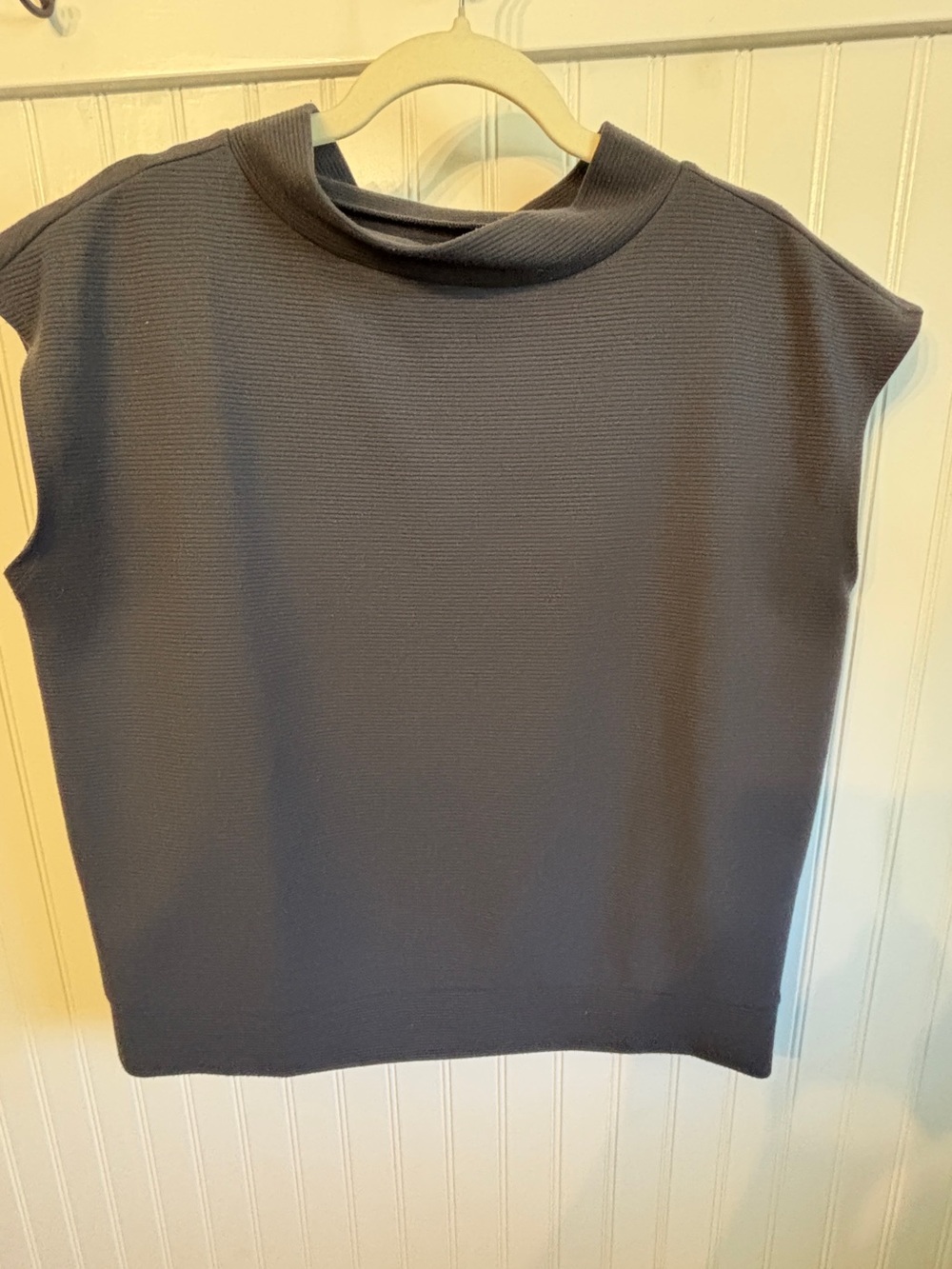 Loft cap sleeve ribbed dark grey top